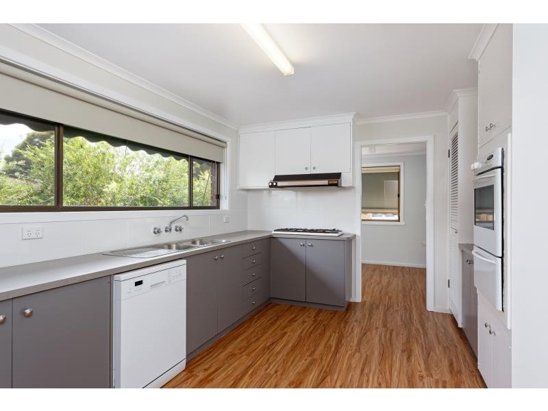 2 Wren Street, Mount Austin NSW 2650