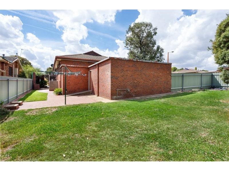 2 Wren Street, Mount Austin NSW 2650