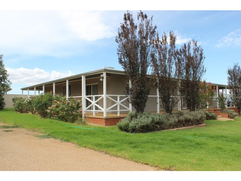 3 Zara Place, Gobbagombalin NSW 2650