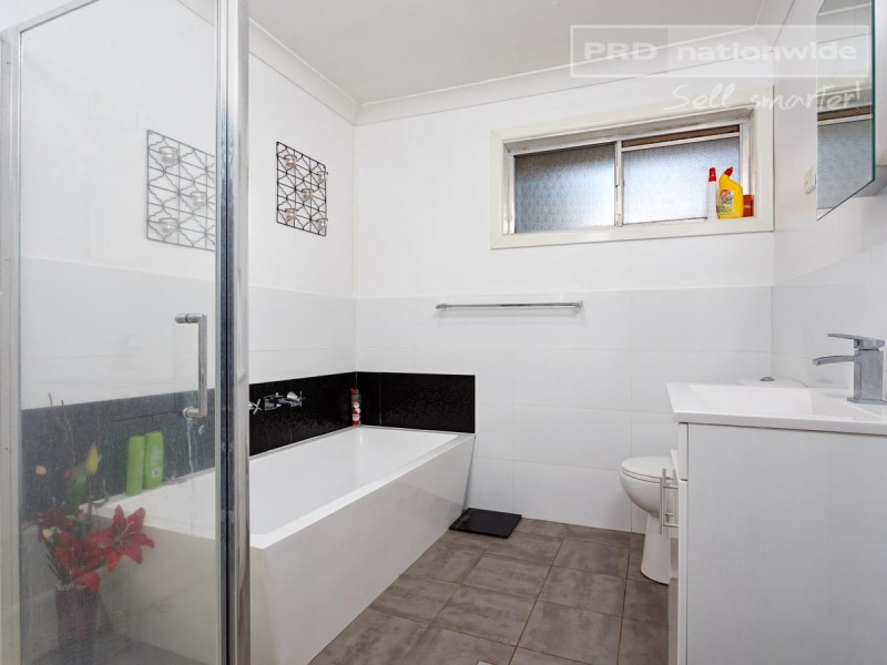 33 Red Hill Road, Kooringal NSW 2650