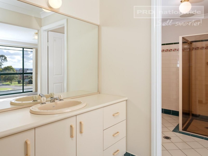 40 Bourkelands Drive, Bourkelands NSW 2650