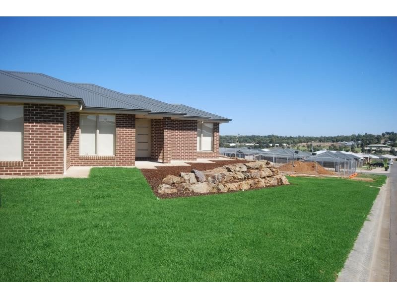 5 DARCY DRIVE, Boorooma NSW 2650