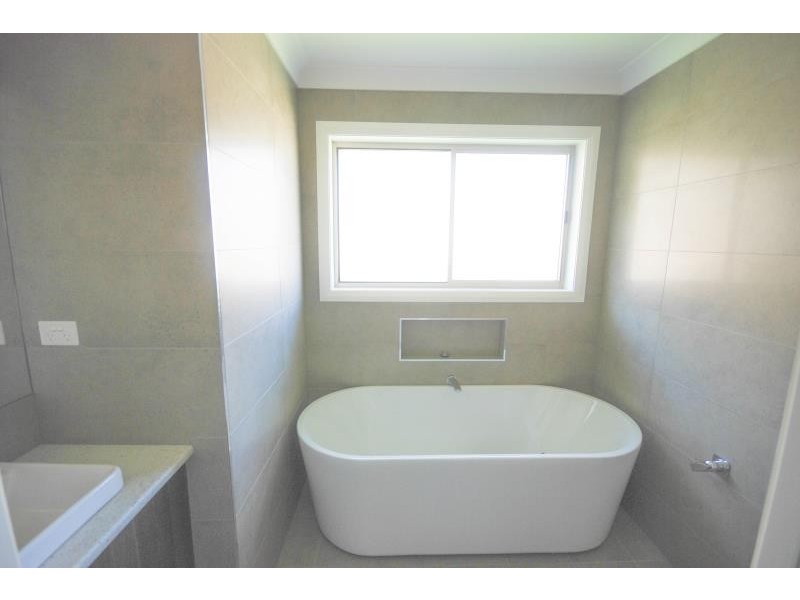 5 DARCY DRIVE, Boorooma NSW 2650