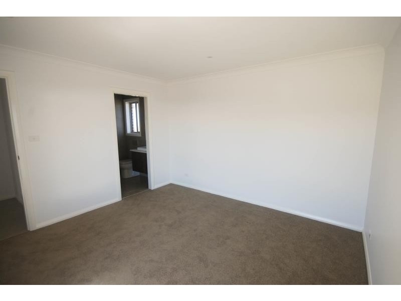 5 DARCY DRIVE, Boorooma NSW 2650