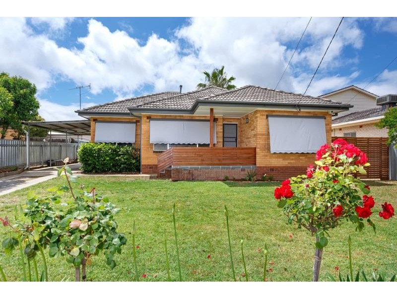 25 Nixon Crescent, Tolland NSW 2650