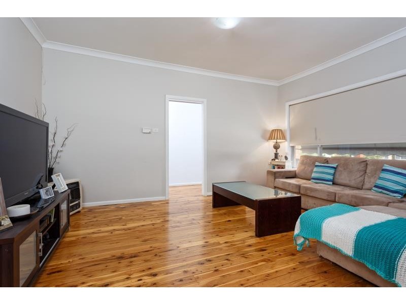 25 Nixon Crescent, Tolland NSW 2650