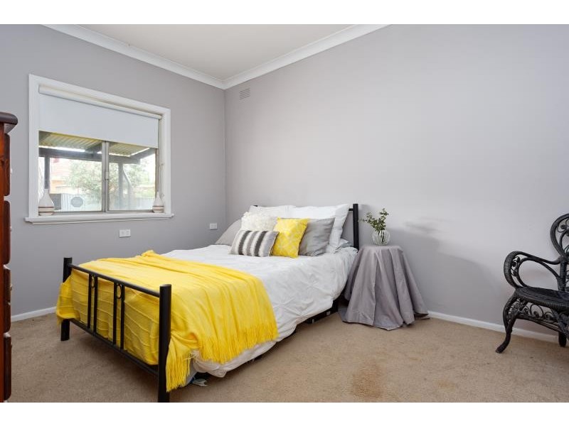 25 Nixon Crescent, Tolland NSW 2650