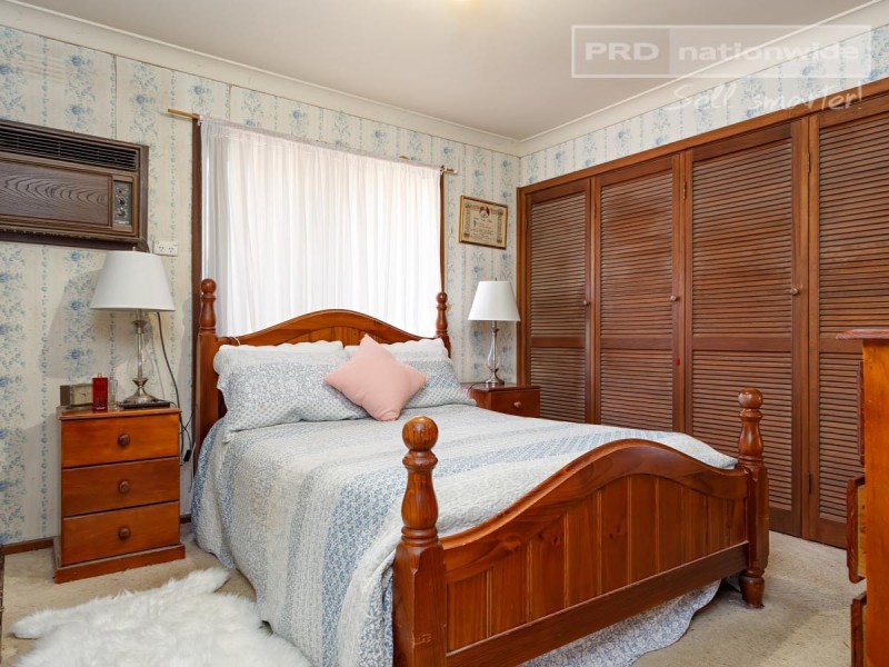 74 Raye Street, Tolland NSW 2650