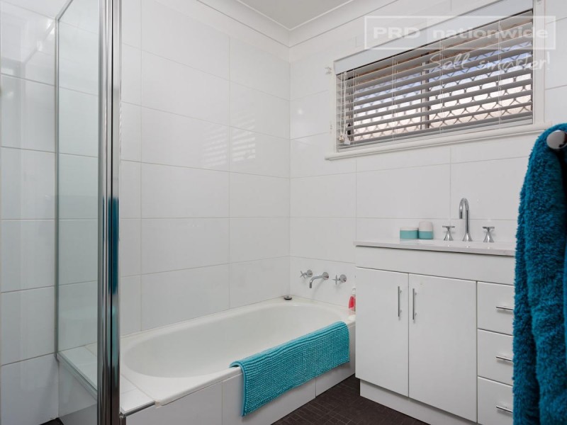 74 Raye Street, Tolland NSW 2650