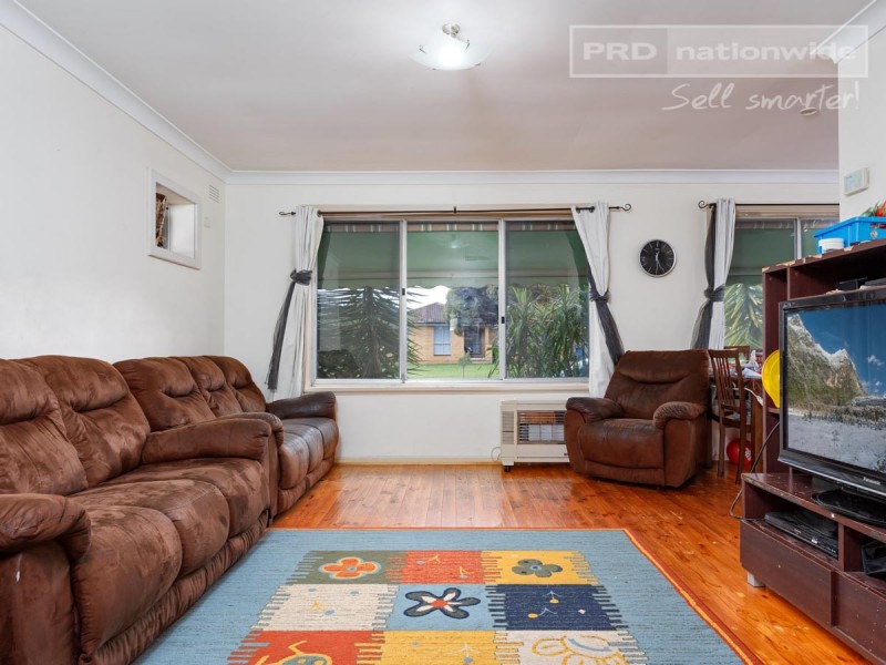 6 Geneva Crescent, Lake Albert NSW 2650