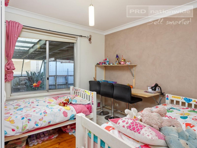 6 Geneva Crescent, Lake Albert NSW 2650