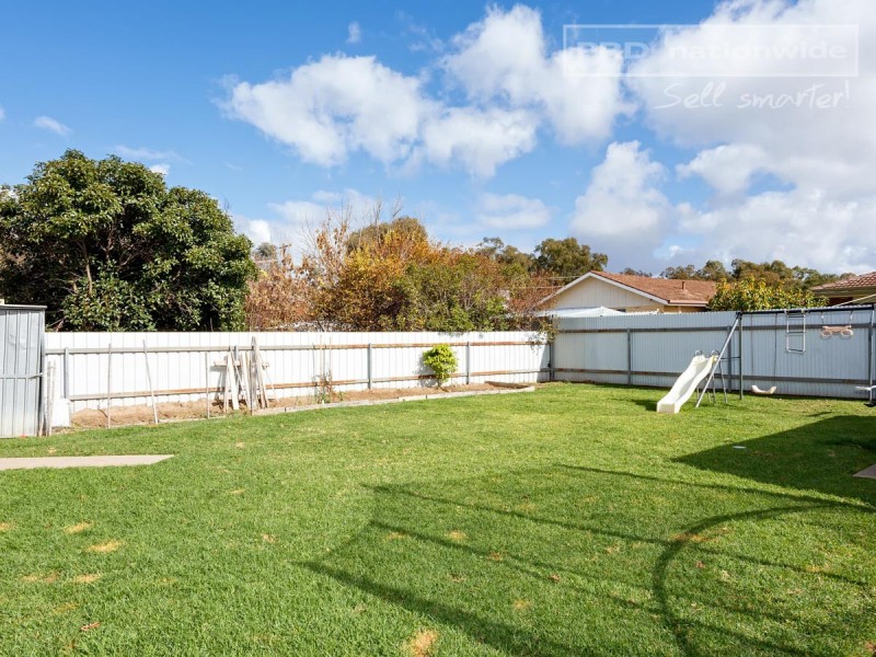 6 Geneva Crescent, Lake Albert NSW 2650