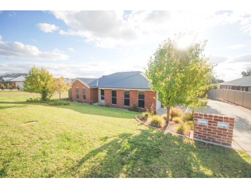 1/8 Osterley Street, Bourkelands NSW 2650