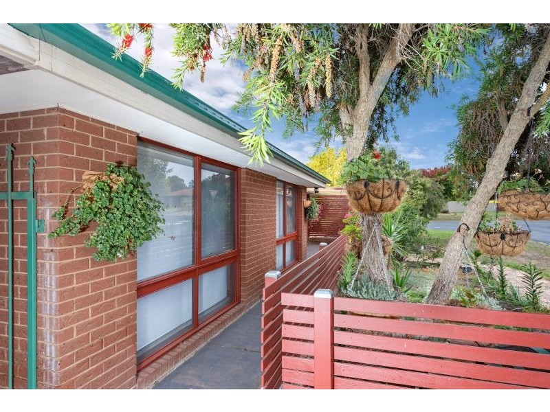 52 Pinaroo Drive, Glenfield Park NSW 2650