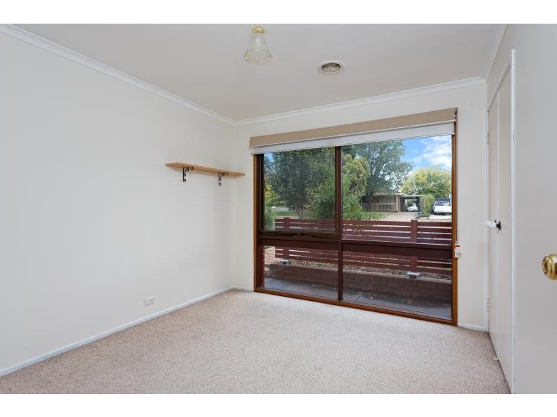 52 Pinaroo Drive, Glenfield Park NSW 2650