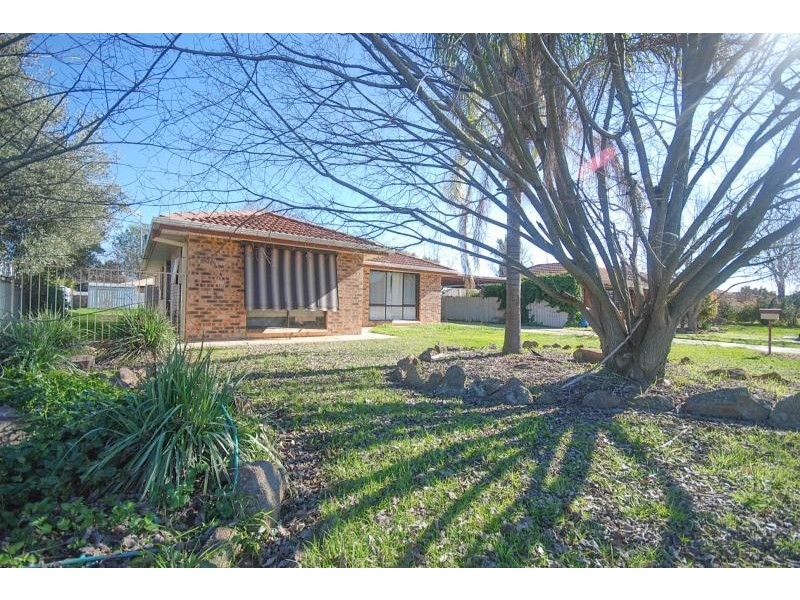 9 Incarnie Crescent, Wagga Wagga NSW 2650