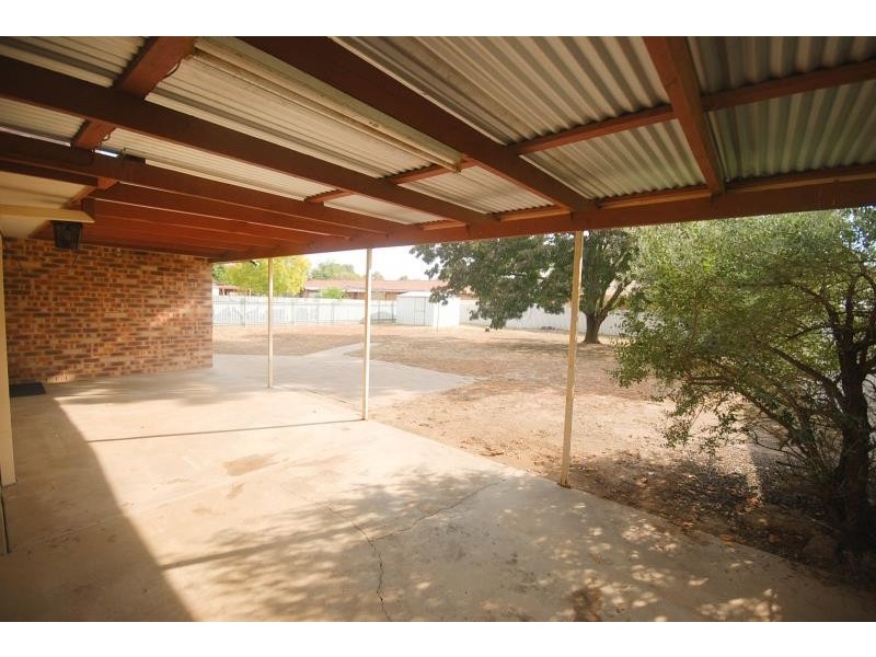 9 Incarnie Crescent, Wagga Wagga NSW 2650