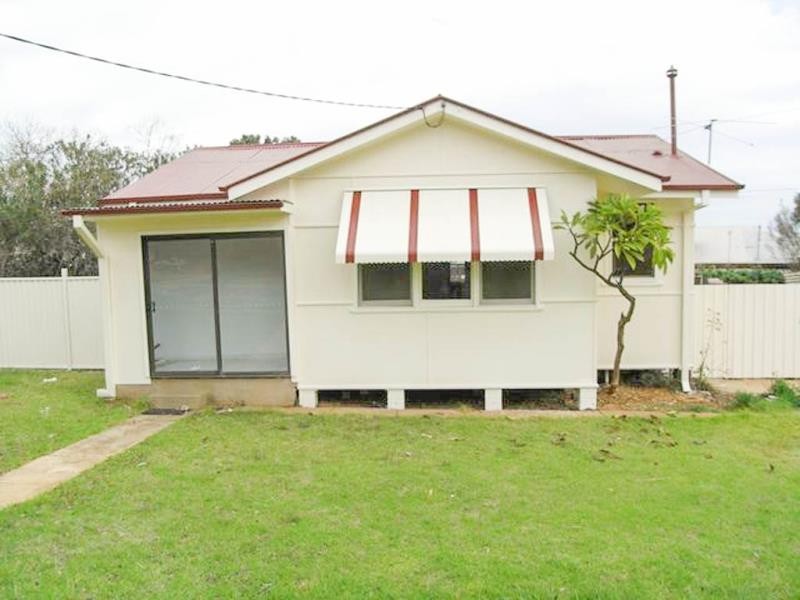 14 Macquarie Street, Mount Austin NSW 2650