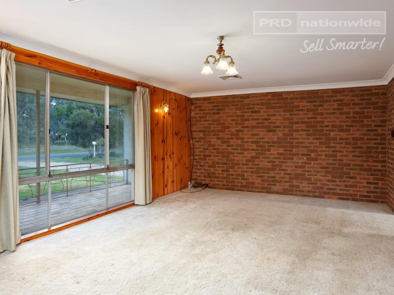 18 Bocquet Street, Lake Albert NSW 2650