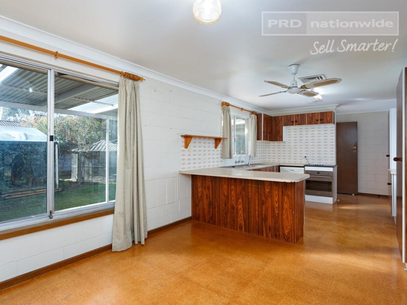 18 Bocquet Street, Lake Albert NSW 2650