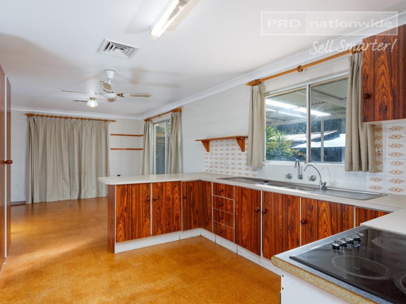 18 Bocquet Street, Lake Albert NSW 2650