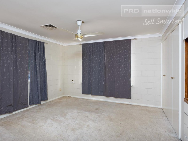 18 Bocquet Street, Lake Albert NSW 2650