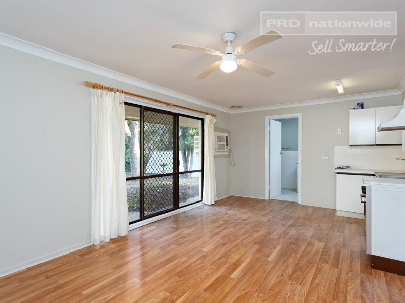 18 Bocquet Street, Lake Albert NSW 2650