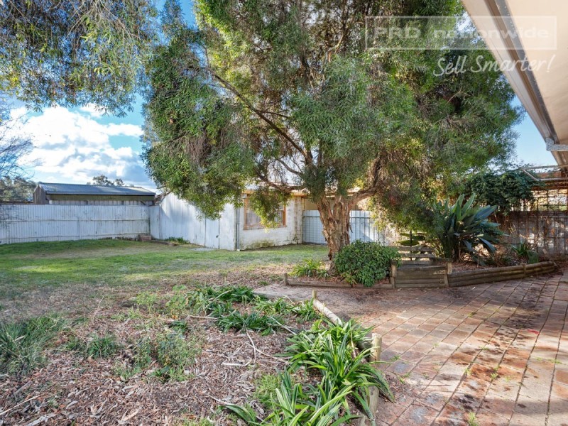 18 Bocquet Street, Lake Albert NSW 2650