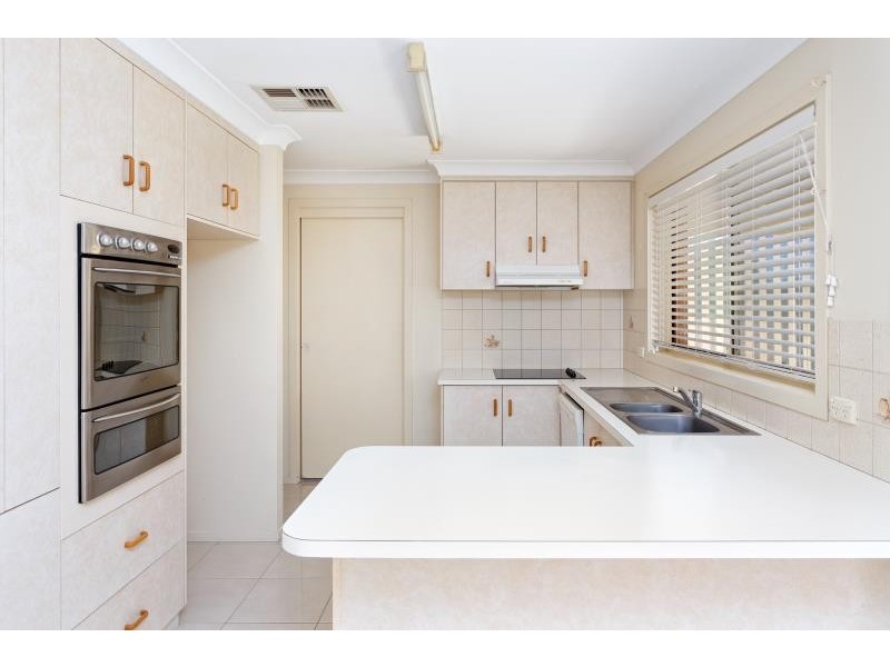 39 Overdale Drive, Bourkelands NSW 2650