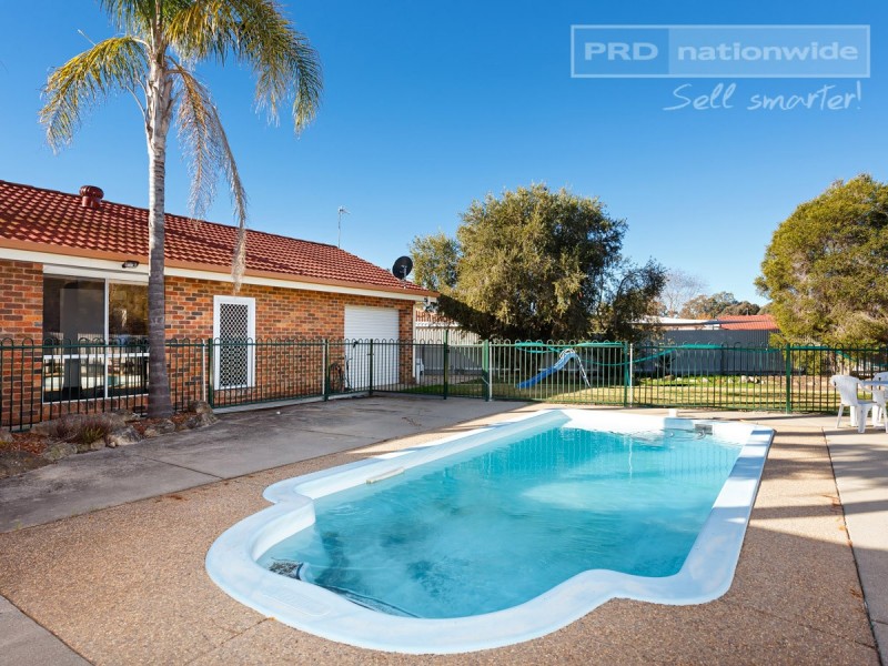 13 Warrambool Crescent, Glenfield Park NSW 2650