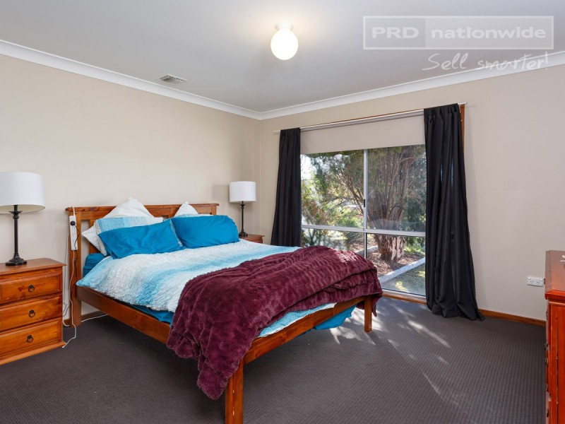 13 Warrambool Crescent, Glenfield Park NSW 2650