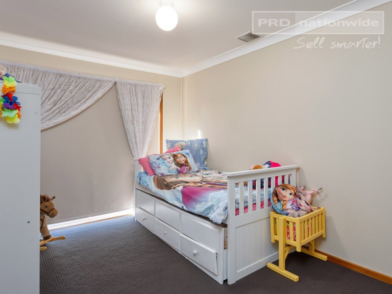 13 Warrambool Crescent, Glenfield Park NSW 2650