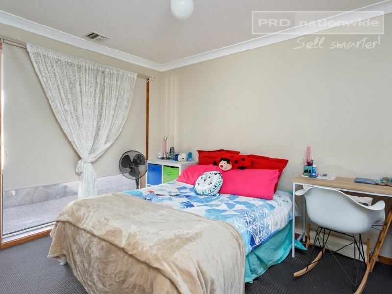 13 Warrambool Crescent, Glenfield Park NSW 2650