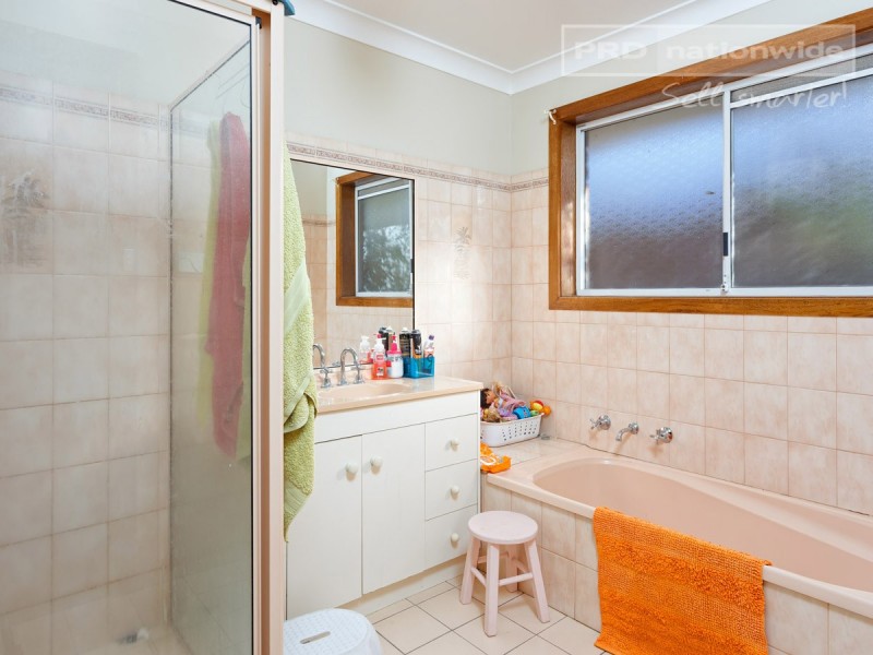 13 Warrambool Crescent, Glenfield Park NSW 2650