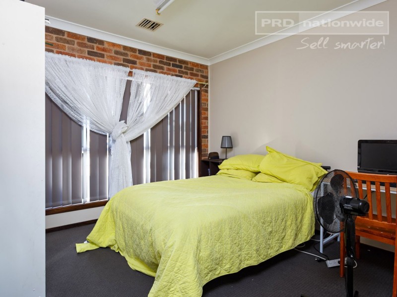 13 Warrambool Crescent, Glenfield Park NSW 2650