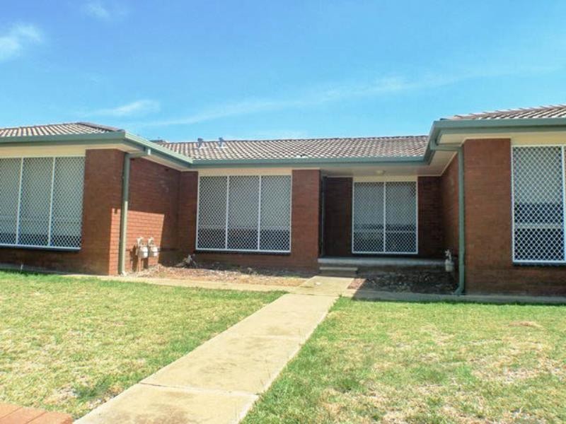 2/13 Wewak Street, Ashmont NSW 2650