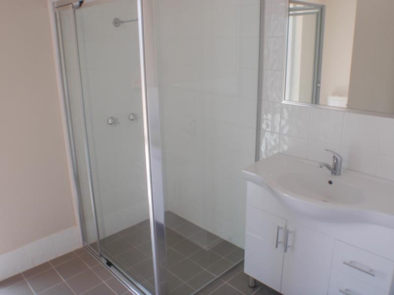 2/13 Wewak Street, Ashmont NSW 2650