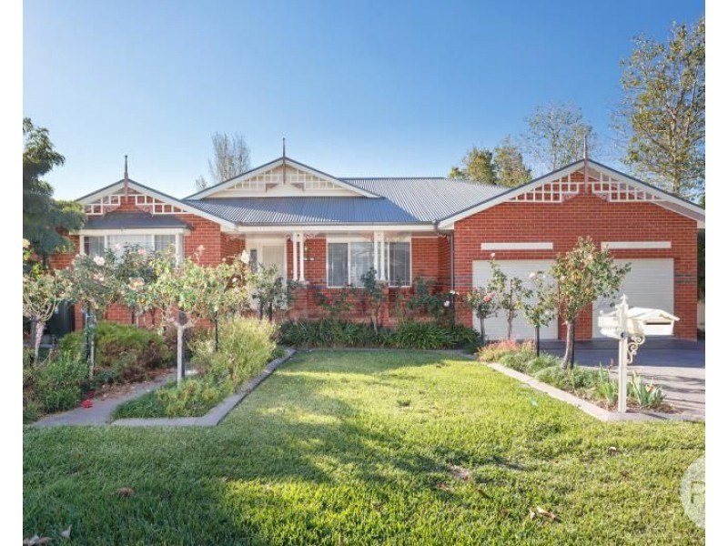 19 Cowan Place, Lloyd NSW 2650