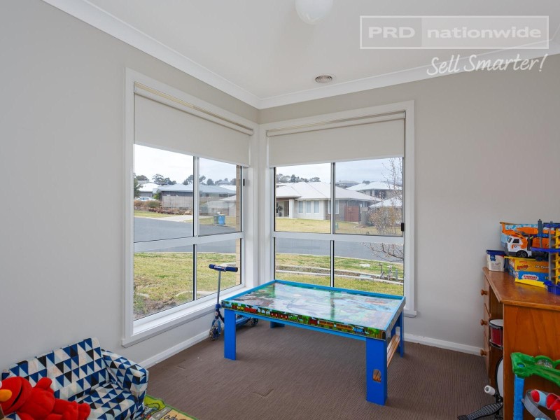 2/30 Osterley Street, Bourkelands NSW 2650