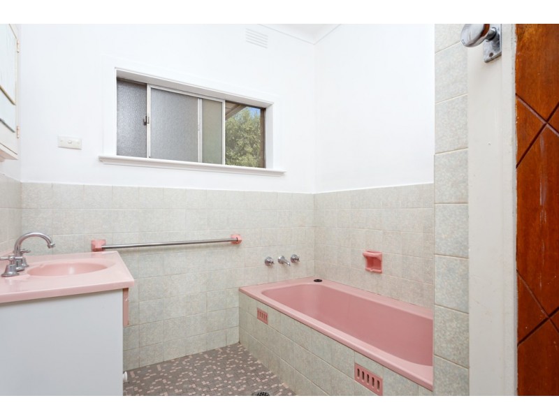 70 Grove Street, Kooringal NSW 2650