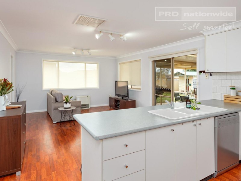 30 Langi Crescent, Glenfield Park NSW 2650