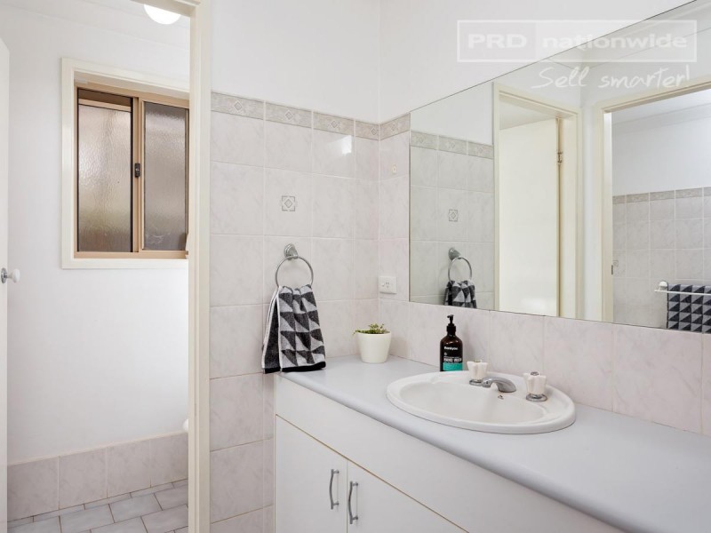 30 Langi Crescent, Glenfield Park NSW 2650