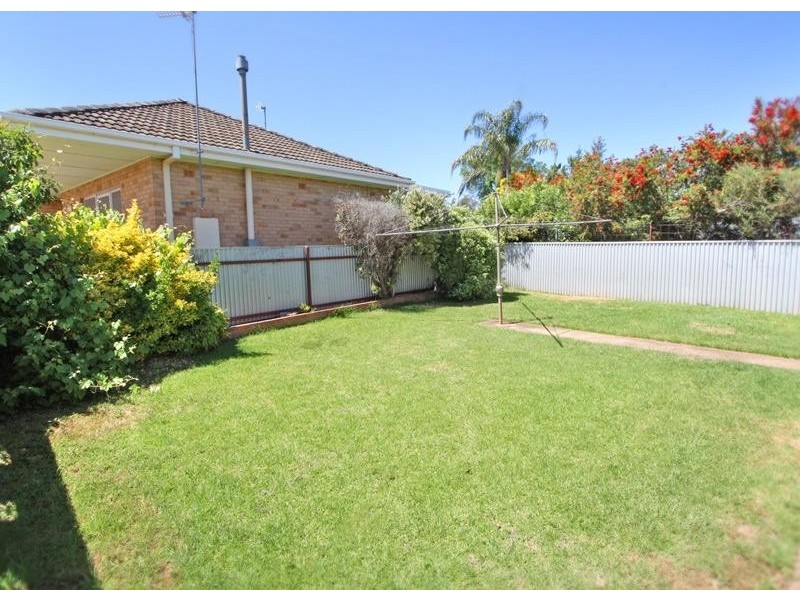 39 Raye Street, Tolland NSW 2650