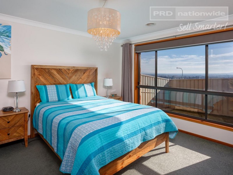 129 Brooklyn Drive, Bourkelands NSW 2650