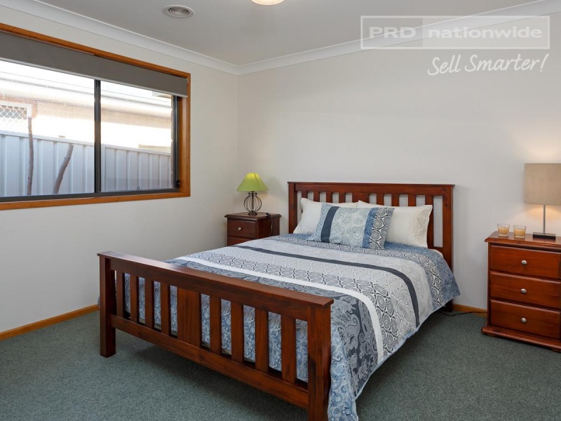 129 Brooklyn Drive, Bourkelands NSW 2650
