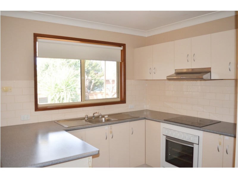 40 Girraween Mews, Glenfield Park NSW 2650