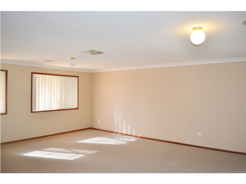40 Girraween Mews, Glenfield Park NSW 2650