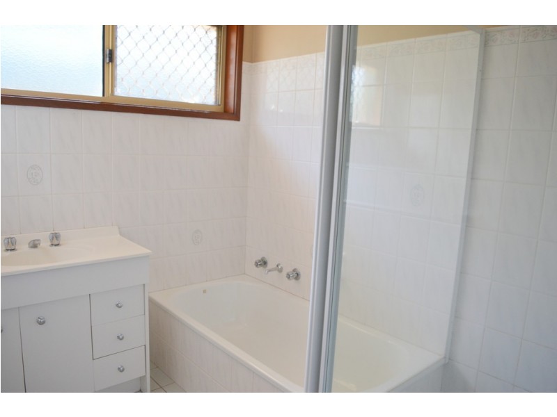 40 Girraween Mews, Glenfield Park NSW 2650