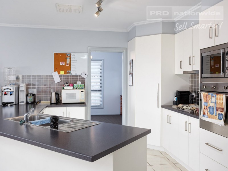28 Deakin Avenue, Lloyd NSW 2650