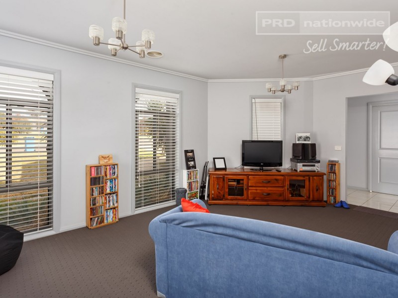 28 Deakin Avenue, Lloyd NSW 2650